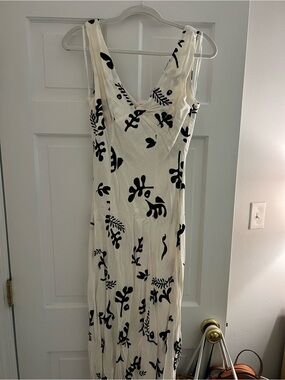 Sleeveless V-Neck Maxi Dress in Black & Cream